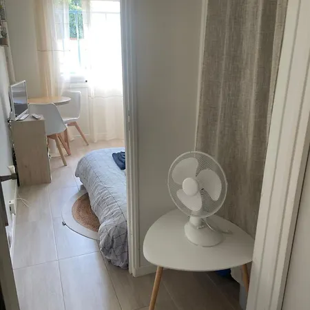 Le Petit Cocon Apartment Melun Exterior photo